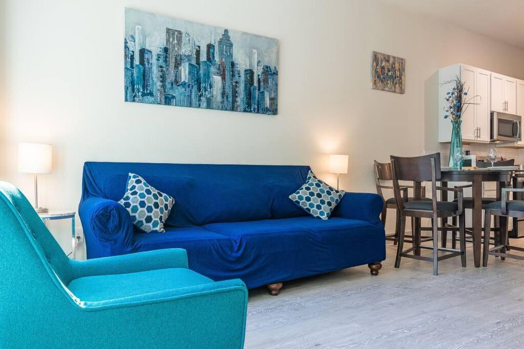 Beautiful Riverwalk Apt With Full Amenities, King Bed & Free Parking ซานอันโตนิโอ ภายนอก รูปภาพ
