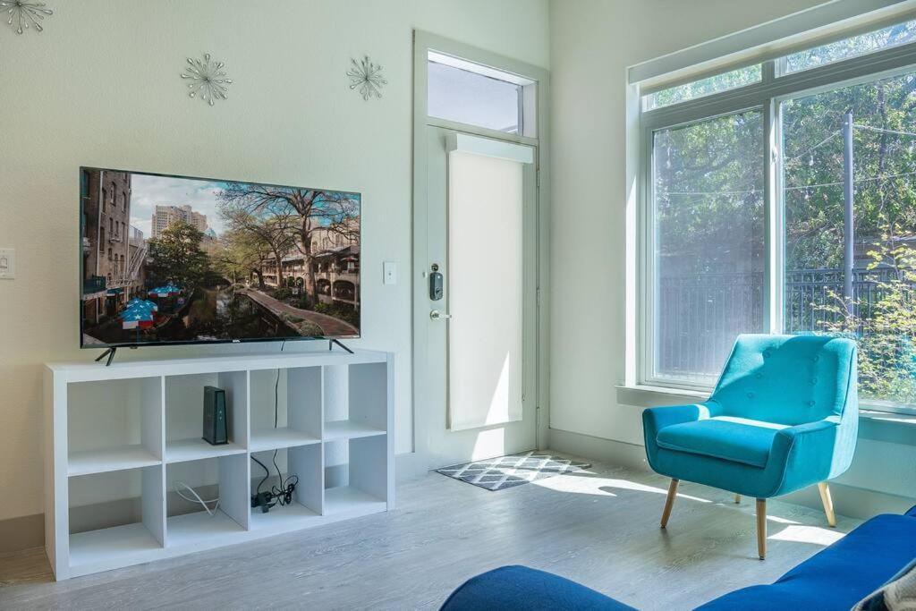 Beautiful Riverwalk Apt With Full Amenities, King Bed & Free Parking ซานอันโตนิโอ ภายนอก รูปภาพ