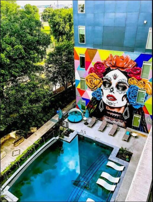Beautiful Riverwalk Apt With Full Amenities, King Bed & Free Parking ซานอันโตนิโอ ภายนอก รูปภาพ