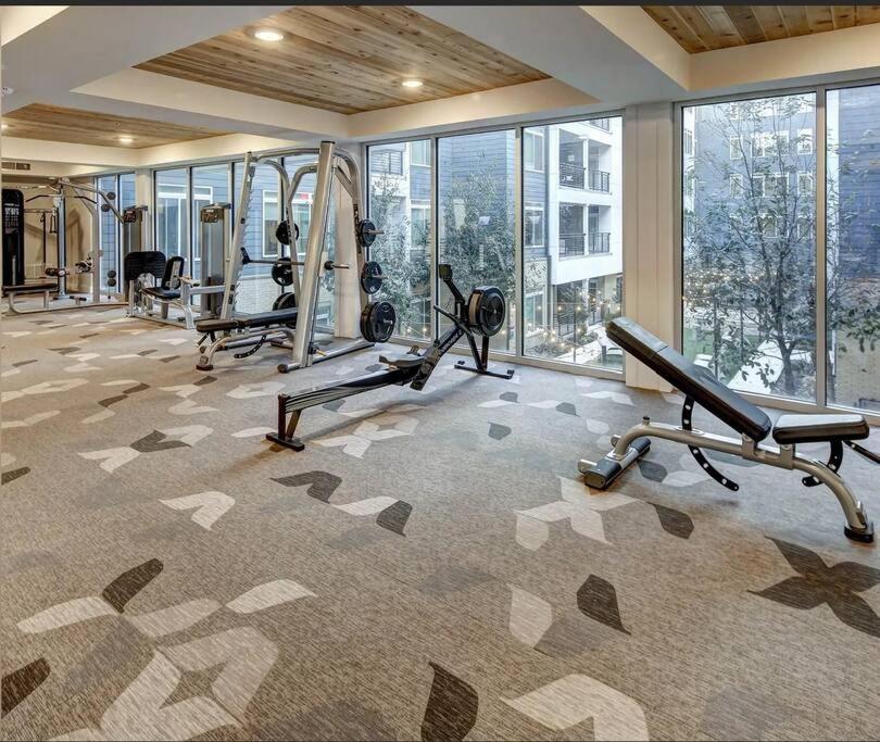 Beautiful Riverwalk Apt With Full Amenities, King Bed & Free Parking ซานอันโตนิโอ ภายนอก รูปภาพ