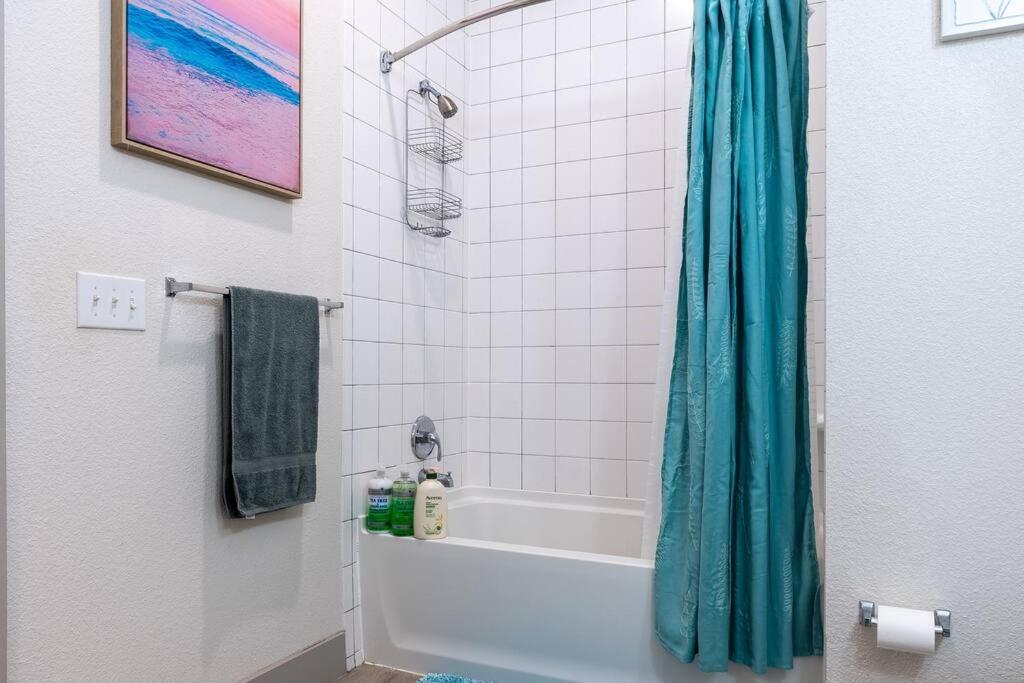 Beautiful Riverwalk Apt With Full Amenities, King Bed & Free Parking ซานอันโตนิโอ ภายนอก รูปภาพ